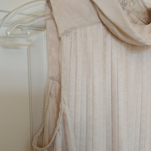 Tahari size XS cream sleeveless top - Picture 5 of 9